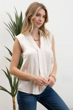 Load image into Gallery viewer, Blu Pepper - SATIN COLLARED SLEEVELESS BLOUSE: CHAMPAGNE ///