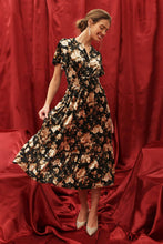 Load image into Gallery viewer, Blu Pepper - FLORAL VELVET SPLICE SHIRRED WAIST MIDI DRESS: BLACK MULTI///