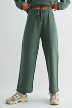 Load image into Gallery viewer, Mono B - Malibu Wide-Leg Fleece Pants: ELDERGREEN / S:M:L (2:2:2)