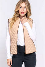 Load image into Gallery viewer, 42POPS - ',,,....SLIM FIT SUEDE PIPING QUILTED PADDING VEST: RED-red-185553 / M