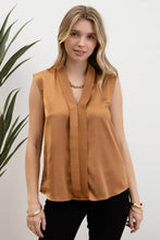 Load image into Gallery viewer, Blu Pepper - SATIN COLLARED SLEEVELESS BLOUSE: CHAMPAGNE ///