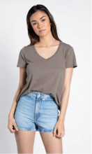Load image into Gallery viewer, Basic tee thread supply ***