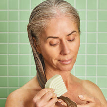 Load image into Gallery viewer, KITSCH - Tea Tree &amp; Mint Clarifying Solid Conditioner///
