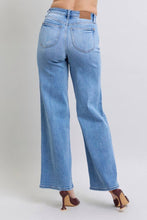 Load image into Gallery viewer, Judy Blue Jeans - High Waisted Vintage Wash Retro Wide Leg: MD / 7(28)///