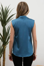 Load image into Gallery viewer, Blu Pepper - SATIN COLLARED SLEEVELESS BLOUSE: CHAMPAGNE ///