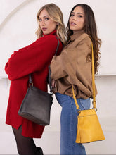 Load image into Gallery viewer, Jen &amp; Co. - Sutton Distressed 3 Compartment Crossbody | M2856: Black