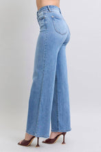 Load image into Gallery viewer, Judy Blue Jeans - High Waisted Vintage Wash Retro Wide Leg: MD / 7(28)///