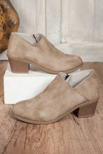 Load image into Gallery viewer, 1 the Woman - Tulip Opening Suede Ankle Boots: Coffee / (US 8.5)40///