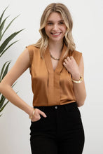 Load image into Gallery viewer, Blu Pepper - SATIN COLLARED SLEEVELESS BLOUSE: CHAMPAGNE ///