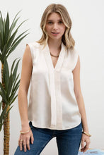 Load image into Gallery viewer, Blu Pepper - SATIN COLLARED SLEEVELESS BLOUSE: CHAMPAGNE ///