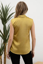 Load image into Gallery viewer, Blu Pepper - SATIN COLLARED SLEEVELESS BLOUSE: CHAMPAGNE ///