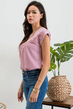 Load image into Gallery viewer, Blu Pepper - FLORAL EYELET LACE TRIM BACK BUTTON TOP: DUSTY PINK///
