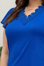 Load image into Gallery viewer, Blu Pepper - PLUS V NECK LACE TRIM RIB KNIT TOP: ROYAL BLUE ///