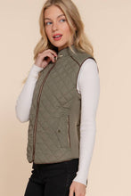 Load image into Gallery viewer, 42POPS - ',,,....SLIM FIT SUEDE PIPING QUILTED PADDING VEST: RED-red-185553 / M