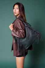 Load image into Gallery viewer, Jen &amp; Co. - M2350 Sav Distressed Hobo w/ Fringe Detail: Black ///