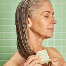 Load image into Gallery viewer, KITSCH - Tea Tree &amp; Mint Clarifying Solid Conditioner///