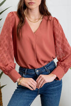 Load image into Gallery viewer, Blu Pepper - V NECK BACK BUTTONED SHEER PLAID LONG SLEEVE BLOUS: HUNTER GREEN///