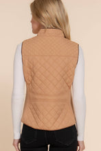 Load image into Gallery viewer, Active Basic | Active USA - Suede Piping Detail Rib Quilted Padding Vest:/// OLV-olive oil / S