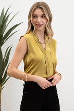 Load image into Gallery viewer, Blu Pepper - SATIN COLLARED SLEEVELESS BLOUSE: CHAMPAGNE ///