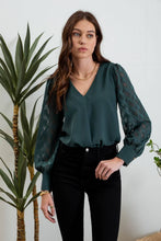 Load image into Gallery viewer, Blu Pepper - V NECK BACK BUTTONED SHEER PLAID LONG SLEEVE BLOUS: HUNTER GREEN///