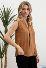 Load image into Gallery viewer, Blu Pepper - SATIN COLLARED SLEEVELESS BLOUSE: CHAMPAGNE ///