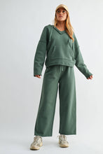 Load image into Gallery viewer, Mono B - Malibu Wide-Leg Fleece Pants: ELDERGREEN / S:M:L (2:2:2)