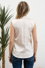 Load image into Gallery viewer, Blu Pepper - SATIN COLLARED SLEEVELESS BLOUSE: CHAMPAGNE ///