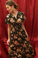 Load image into Gallery viewer, Blu Pepper - FLORAL VELVET SPLICE SHIRRED WAIST MIDI DRESS: BLACK MULTI///