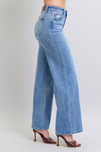 Load image into Gallery viewer, Judy Blue Jeans - High Waisted Vintage Wash Retro Wide Leg: MD / 7(28)///