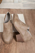 Load image into Gallery viewer, 1 the Woman - Tulip Opening Suede Ankle Boots: Coffee / (US 8.5)40///