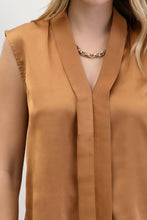 Load image into Gallery viewer, Blu Pepper - SATIN COLLARED SLEEVELESS BLOUSE: CHAMPAGNE ///