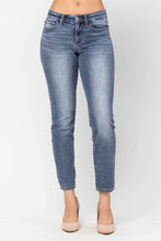 Load image into Gallery viewer, Mid Rise Classic Slim Fit 82180 **