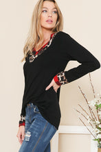 Load image into Gallery viewer, V-NECK TUNIC WITH LEOPARD PLAID CONTRAST DETAIL