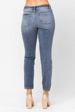 Load image into Gallery viewer, Mid Rise Classic Slim Fit 82180 **