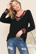 Load image into Gallery viewer, V-NECK TUNIC WITH LEOPARD PLAID CONTRAST DETAIL