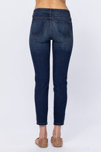 Load image into Gallery viewer, Mid Rise Handsand Relaxed Fit Judy Blue 83109 **